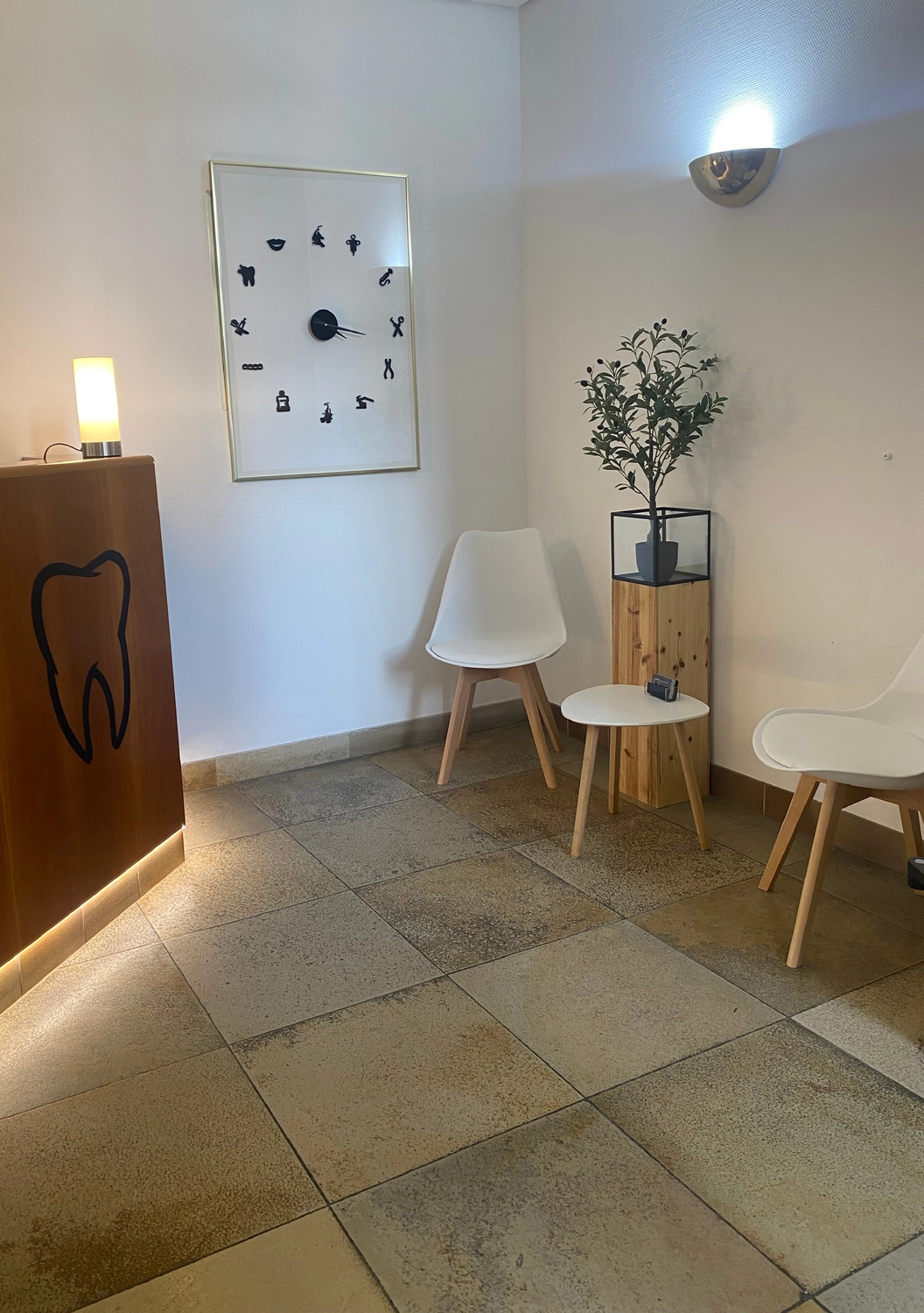 Tibor Kerschbaumer - Zahnarztpraxis - Innenklinik